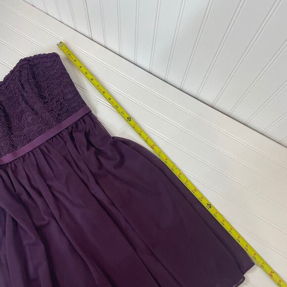 NWT David’s Bridal Plum Short Scalloped Strapless Lace Mesh Mini Dress Size 0 - Picture 8 of 8